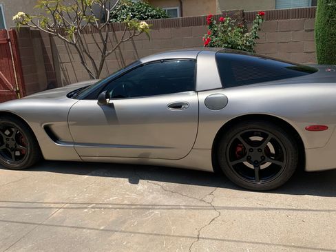 Used 2001 Chevrolet Corvette Coupe w/ Preferred Equipment Group2 image 5