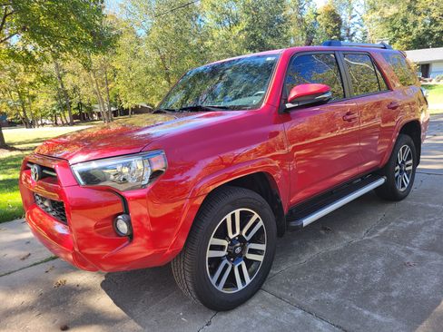 Used 2020 Toyota 4Runner SR5 Premium w/ Moonroof Package image 17