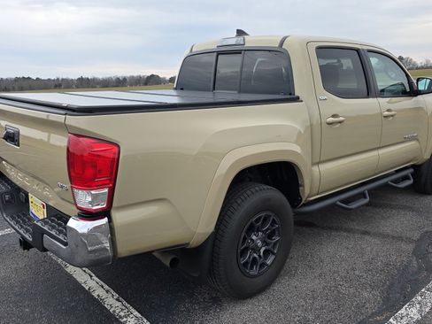 Used 2017 Toyota Tacoma SR5 w/ Tow Package image 13