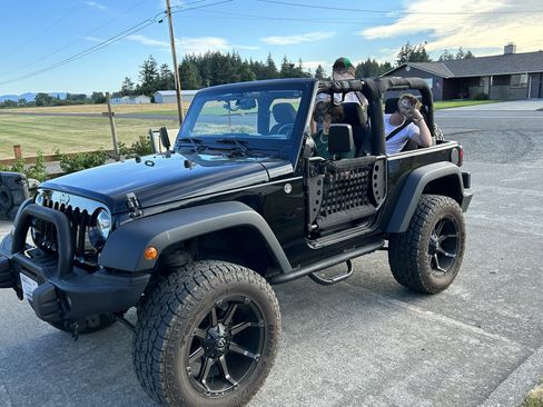 Used 2014 Jeep Wrangler Sport w/ Quick Order Package 23S AWD/4WD image 2