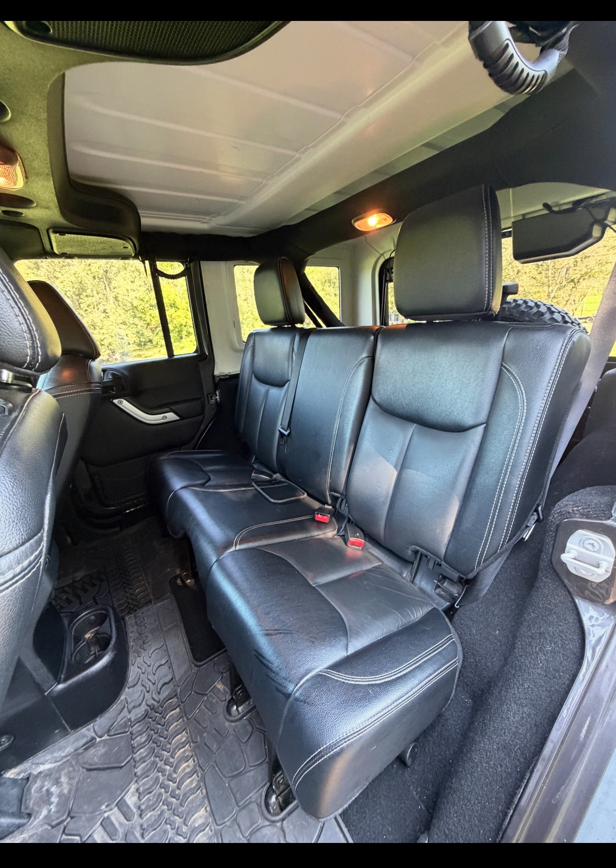 Used 2016 Jeep Wrangler Unlimited Rubicon AWD/4WD image 9