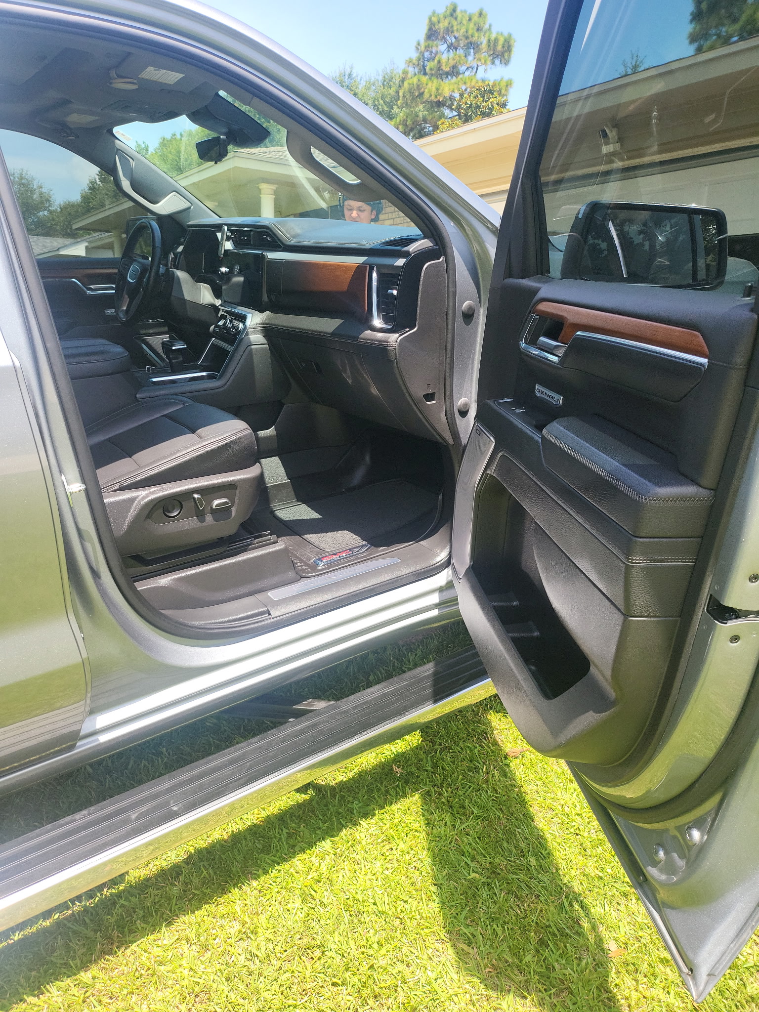 Used 2023 GMC Sierra 1500 Denali w/ Denali Reserve Package AWD/4WD image 8