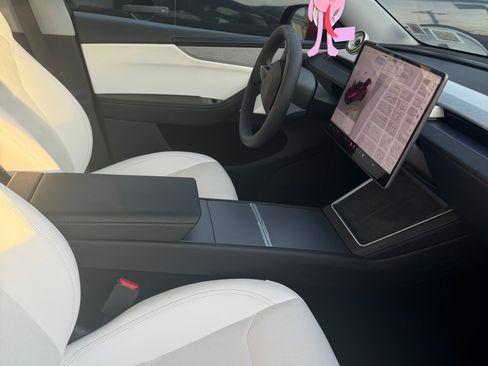 Used 2026 Tesla Model Y Long Range RWD image 10