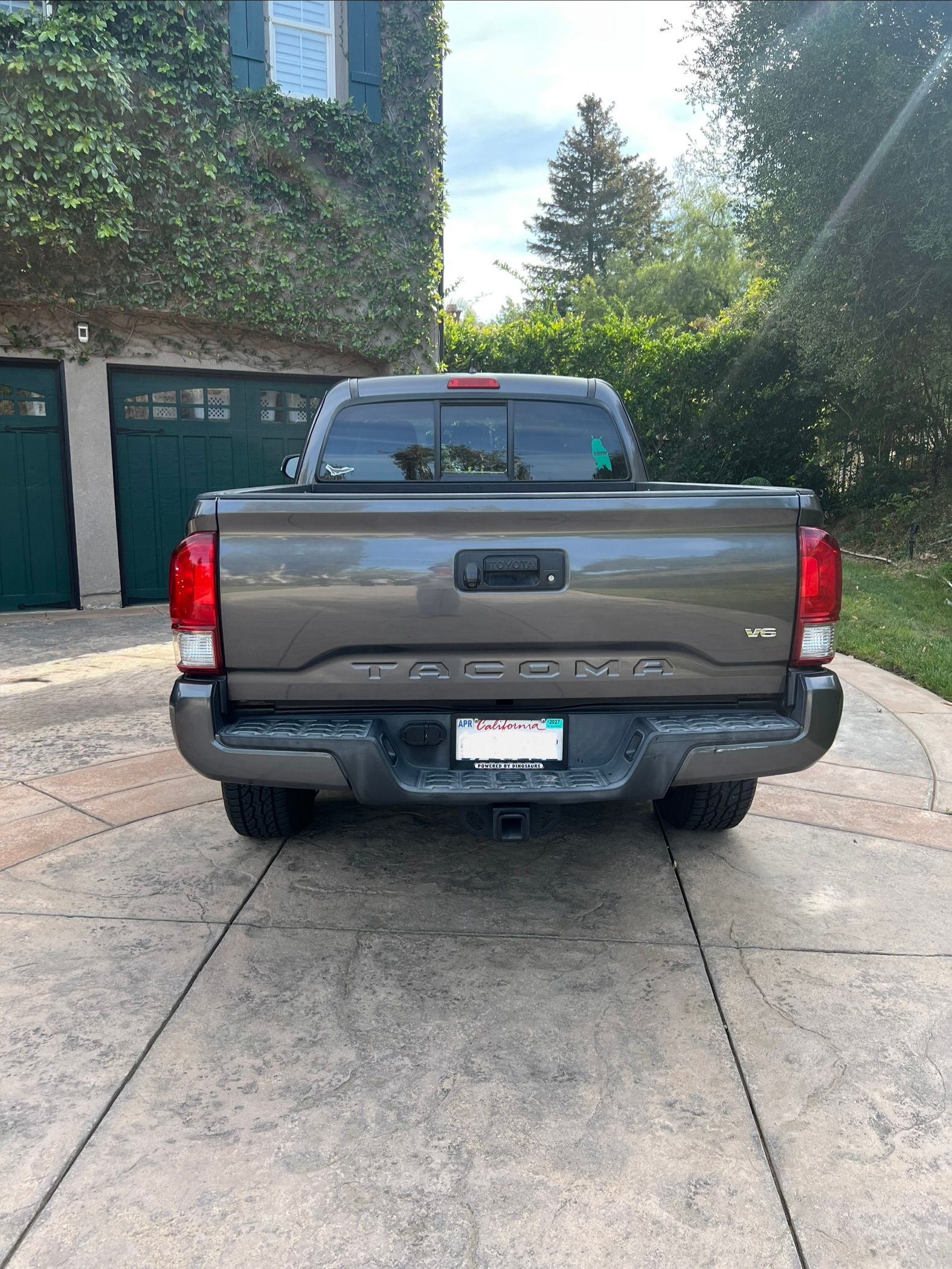 Used 2016 Toyota Tacoma TRD Sport w/ Towing Package RWD image 2