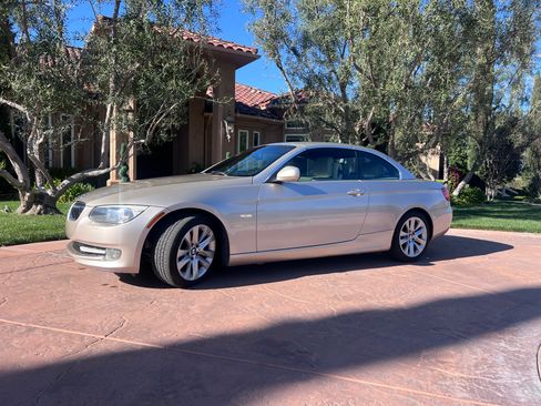 Used 2012 BMW 328i Convertible image 2