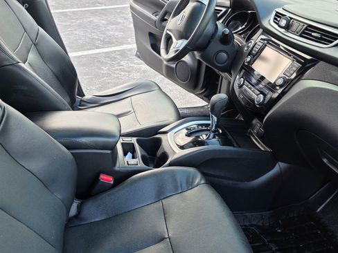 Used 2016 Nissan Rogue SL w/ SL Premium Package image 16