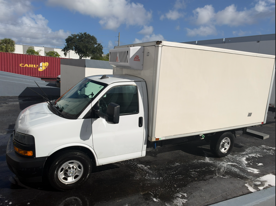 Used 2021 Chevrolet Express 3500 w/ Driver Convenience Package RWD image 5