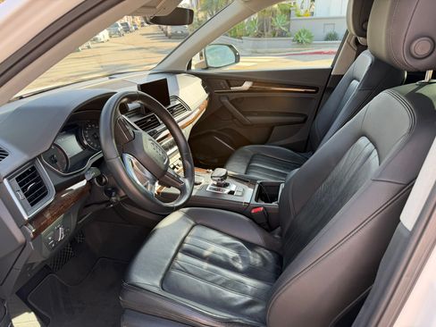 Used 2019 Audi Q5 2.0T Premium w/ Convenience Package image 8