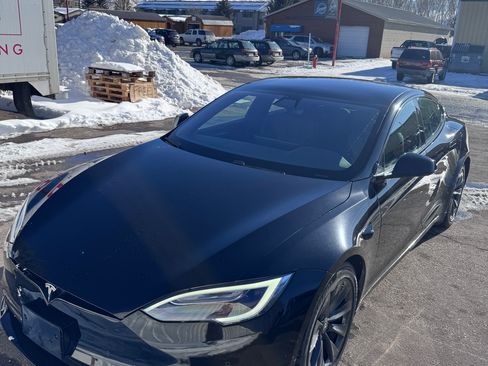 Used 2022 Tesla Model S Plaid image 4