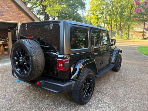 Used 2022 Jeep Wrangler Unlimited Sahara w/ Cold Weather Group AWD/4WD image 5