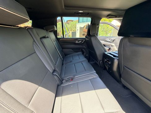 Used 2023 Chevrolet Suburban Premier w/ Advanced Technology Package AWD/4WD image 12