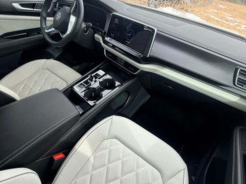 Used 2025 Volkswagen Atlas Cross Sport SEL Premium R-Line image 12