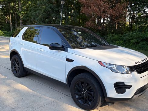 Used 2018 Land Rover Discovery Sport SE AWD/4WD image 4