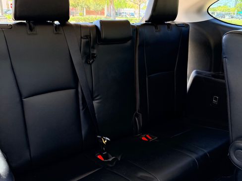 Used 2021 Toyota Highlander Limited image 13