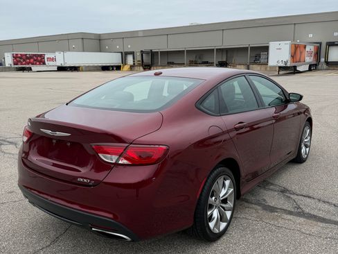 Used 2015 Chrysler 200 S w/ Comfort Group FWD image 10