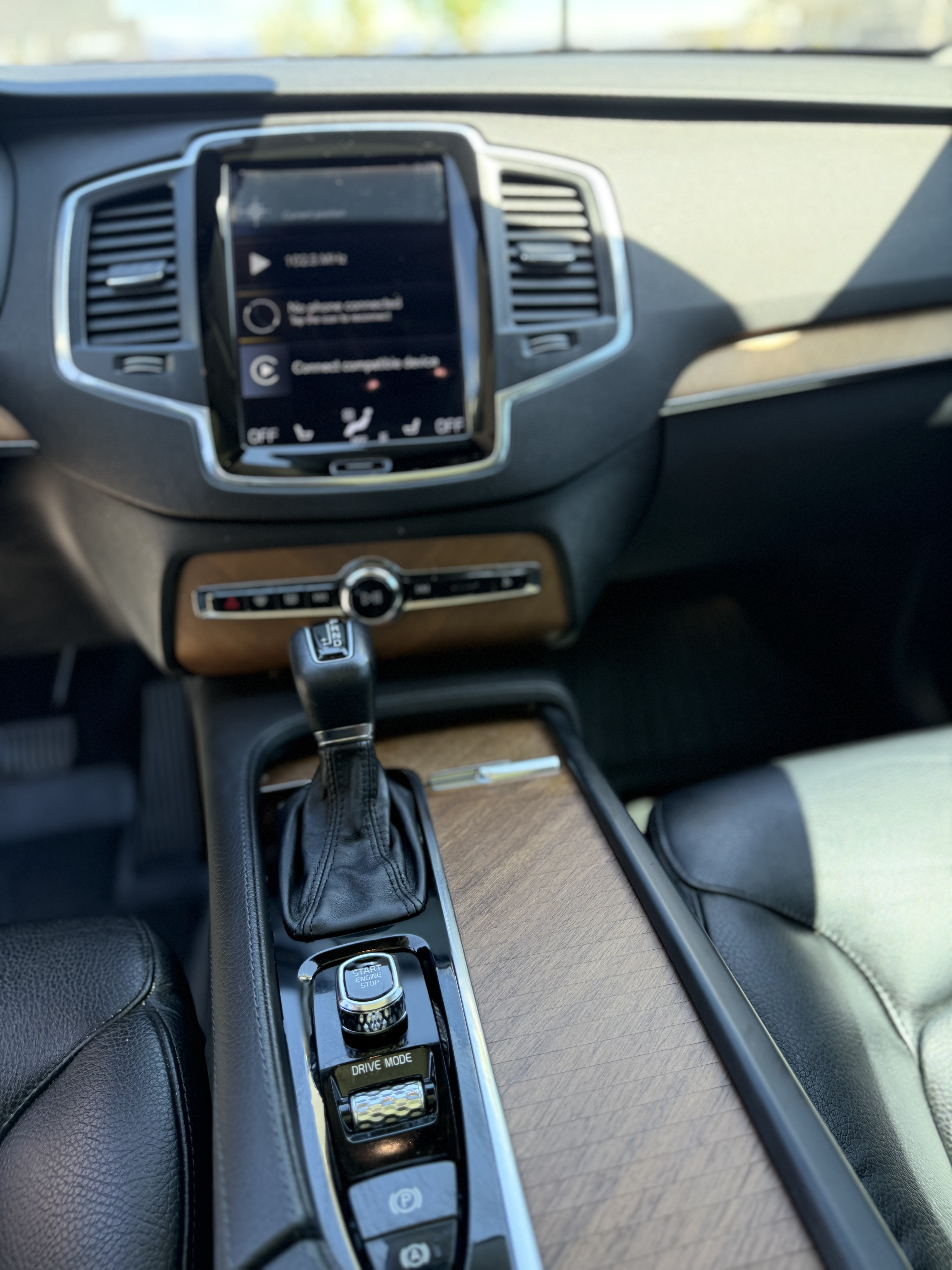 Used 2021 Volvo XC90 T5 Momentum w/ Protection Package AWD/4WD image 15