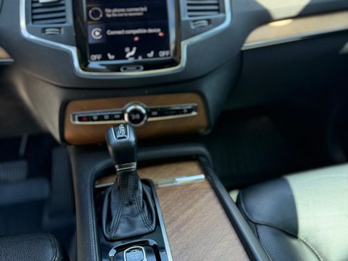 Used 2021 Volvo XC90 T5 Momentum w/ Protection Package AWD/4WD image 15