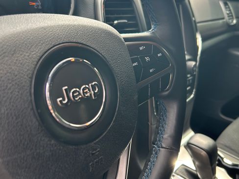 Used 2018 Jeep Grand Cherokee Laredo AWD/4WD image 11