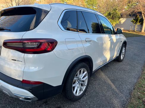 Used 2023 BMW X5 xDrive45e image 2