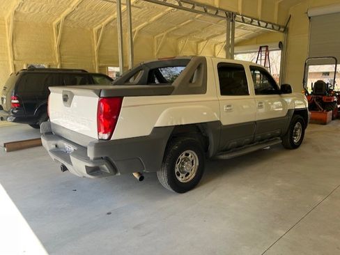 Used 2002 Chevrolet Avalanche 2500 RWD image 4