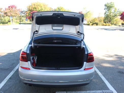 Used 2019 Volkswagen Passat 2.0T Wolfsburg FWD image 10