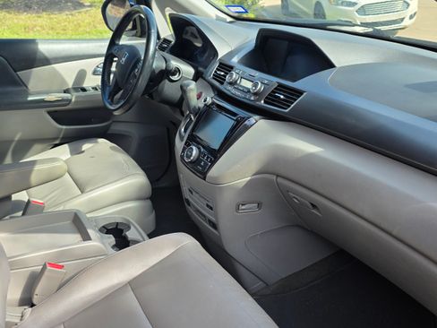 Used 2014 Honda Odyssey Touring Elite image 11