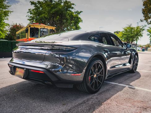 Used 2025 Porsche Taycan GTS image 18