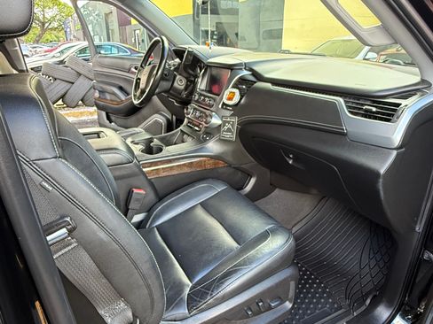 Used 2020 Chevrolet Suburban LT RWD image 8