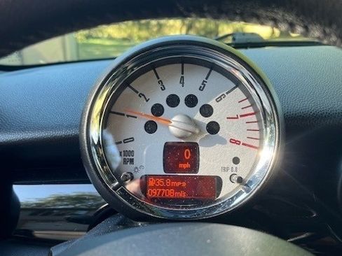 Used 2012 MINI Cooper Hardtop image 2