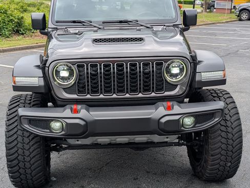 Used 2024 Jeep Gladiator Mojave image 6