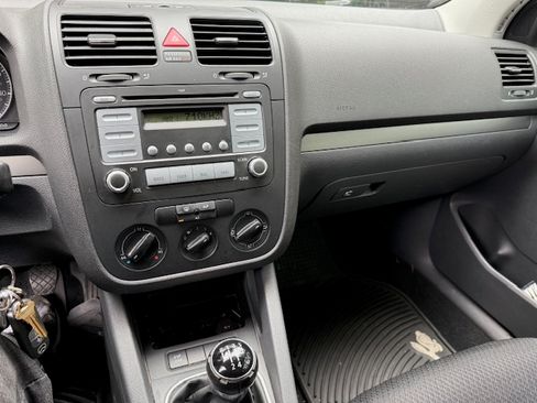 Used 2007 Volkswagen Rabbit 2-Door FWD image 6