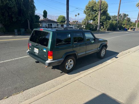 Used 1999 Jeep Cherokee Sport image 2