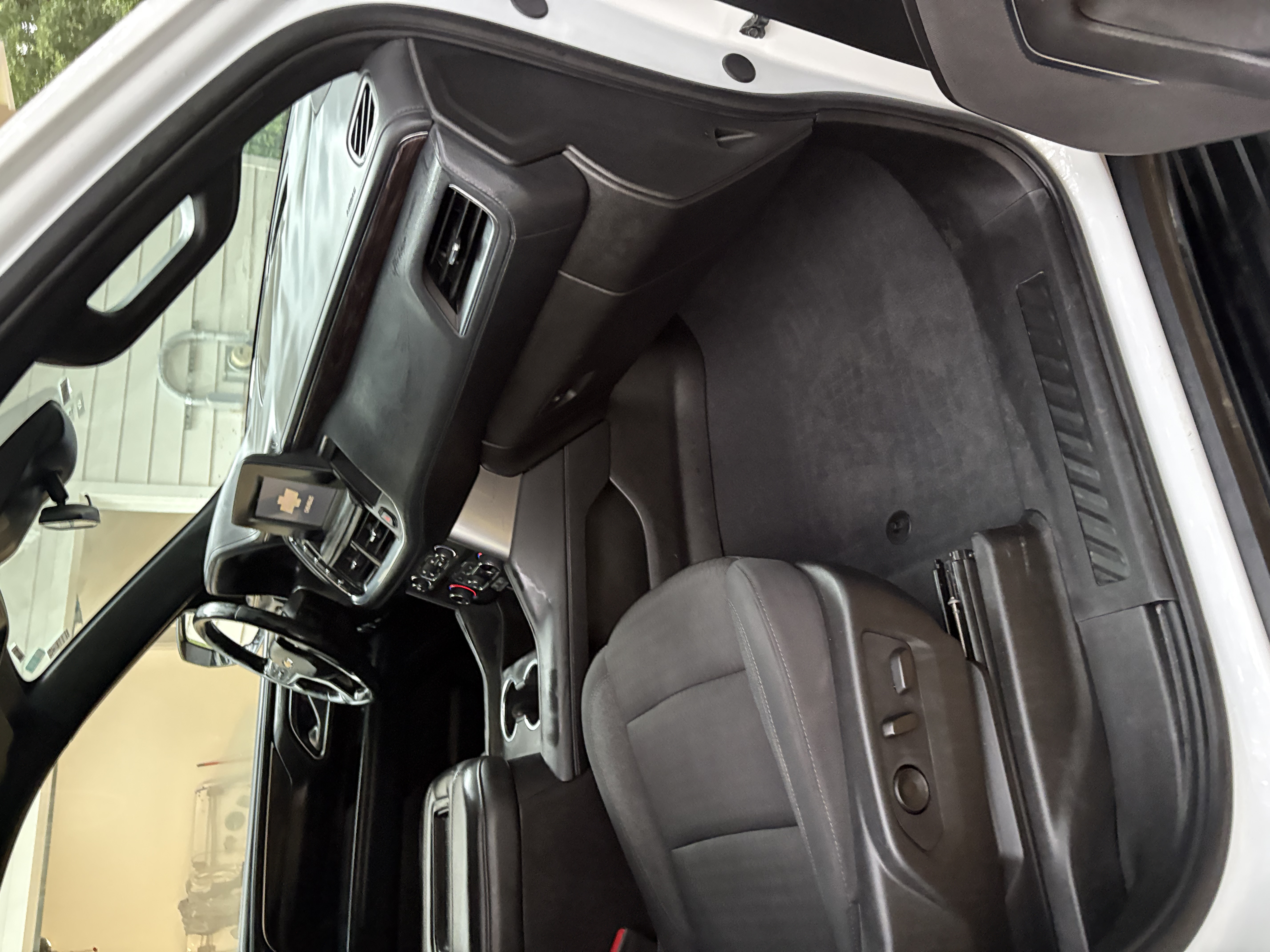 Used 2024 Chevrolet Tahoe LS RWD image 5