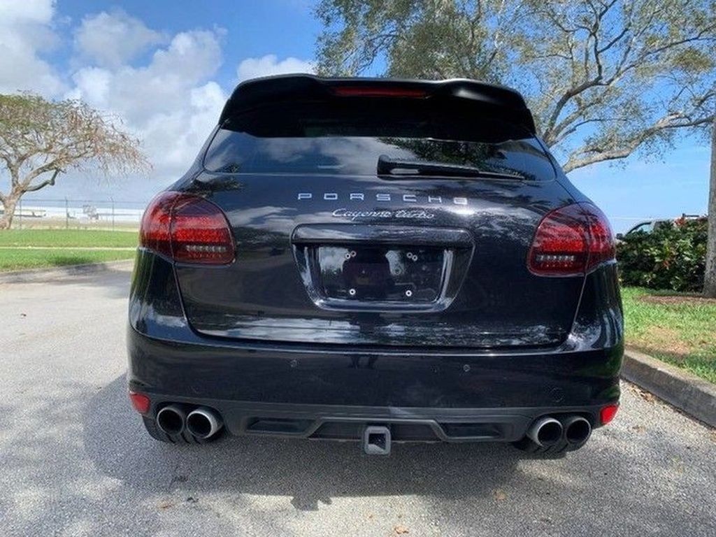Used 2013 Porsche Cayenne Turbo AWD/4WD image 9