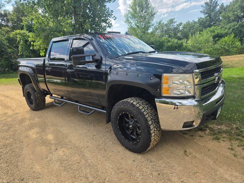 Used 2010 Chevrolet Silverado 2500 LT w/ Interior Plus Package AWD/4WD image 14