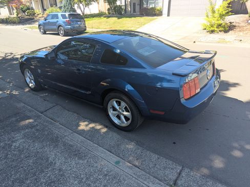 Used 2009 Ford Mustang Premium RWD image 2