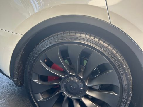 Used 2023 Tesla Model Y Performance AWD/4WD image 11