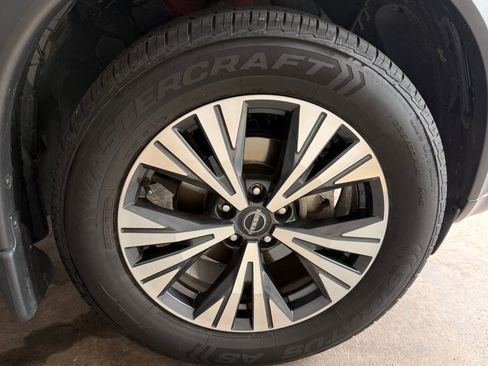 Used 2023 Nissan Rogue SV w/ SV Premium B Package image 19