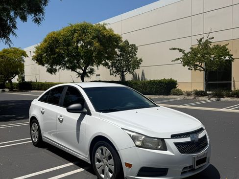 Used 2014 Chevrolet Cruze LS FWD image 4