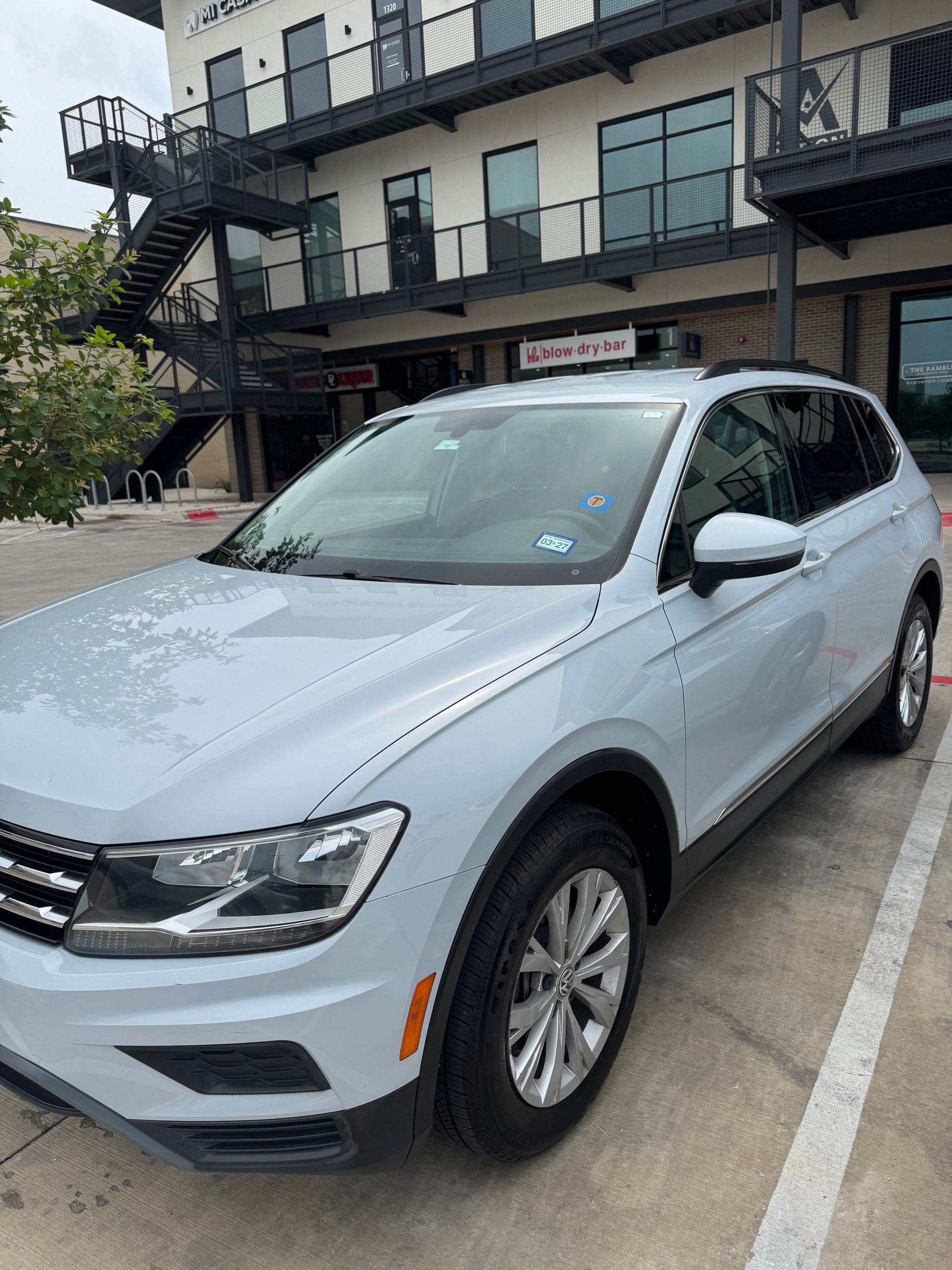 Used 2018 Volkswagen Tiguan SE FWD image 1