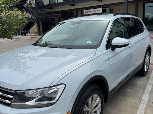 Used 2018 Volkswagen Tiguan SE FWD image 1