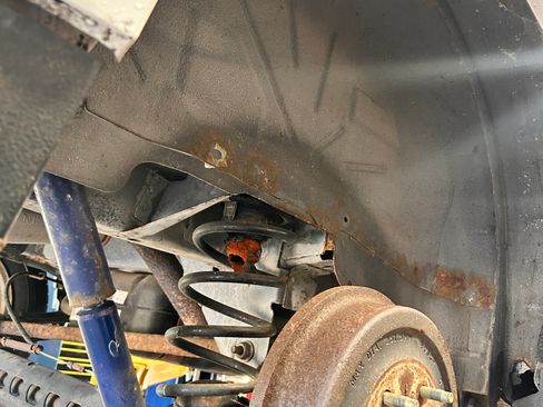 Used 2004 Pontiac Aztek 2WD w/ 1SB Preferred Equipment Group image 25