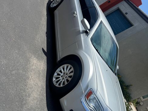 Used 2012 Chrysler 300 RWD image 2