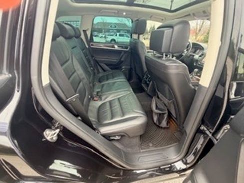 Used 2015 Volkswagen Touareg VR6 image 27
