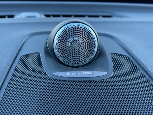 Used 2018 Volvo XC60 T6 R-Design w/ Convenience Package image 21