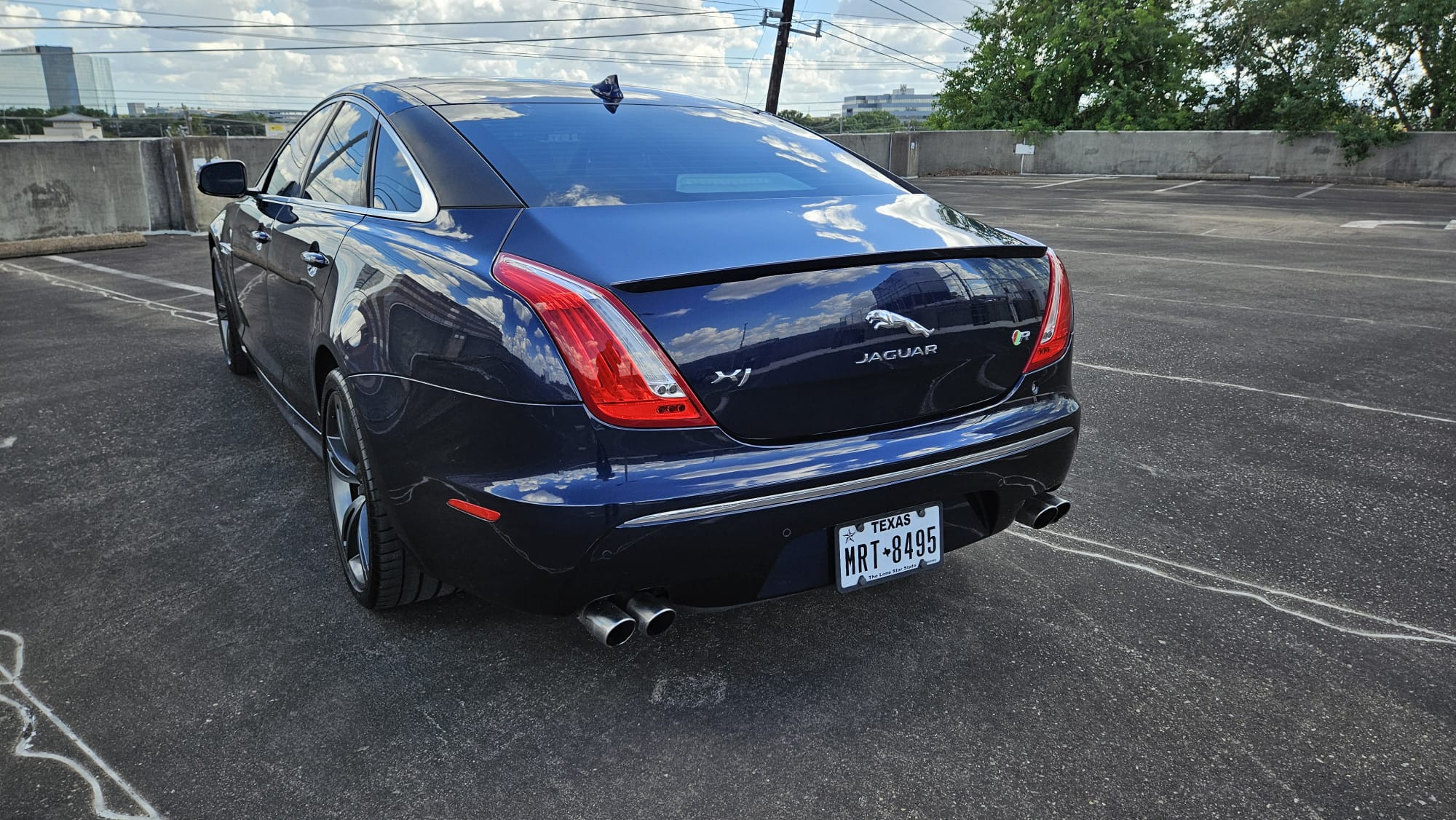 Used 2014 Jaguar XJ R RWD image 12