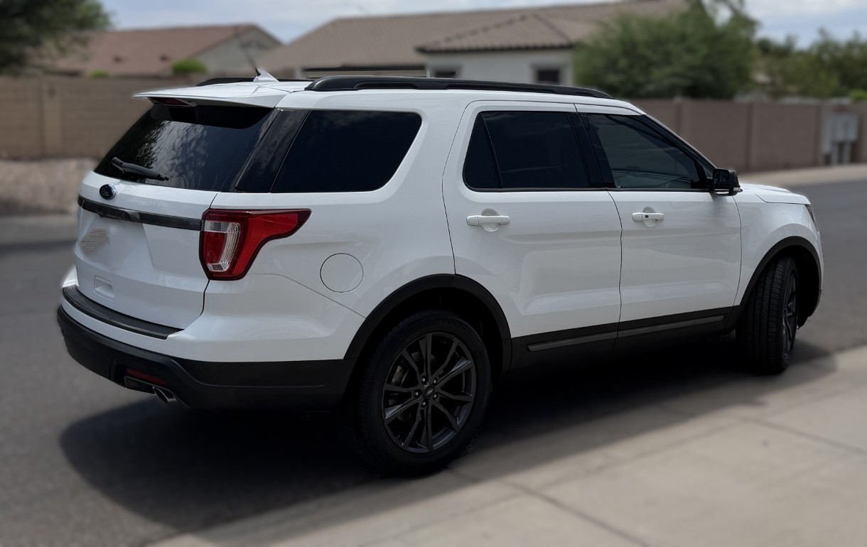 Used 2018 Ford Explorer XLT w/ Equipment Group 202A FWD image 5