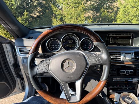 Used 2014 Mercedes-Benz E 350 4MATIC Sedan image 5