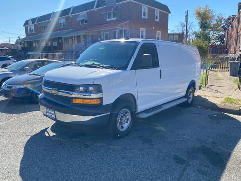 Used 2022 Chevrolet Express 2500 w/ Driver Convenience Package image 2