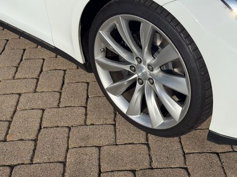 Used 2014 Tesla Model S image 9